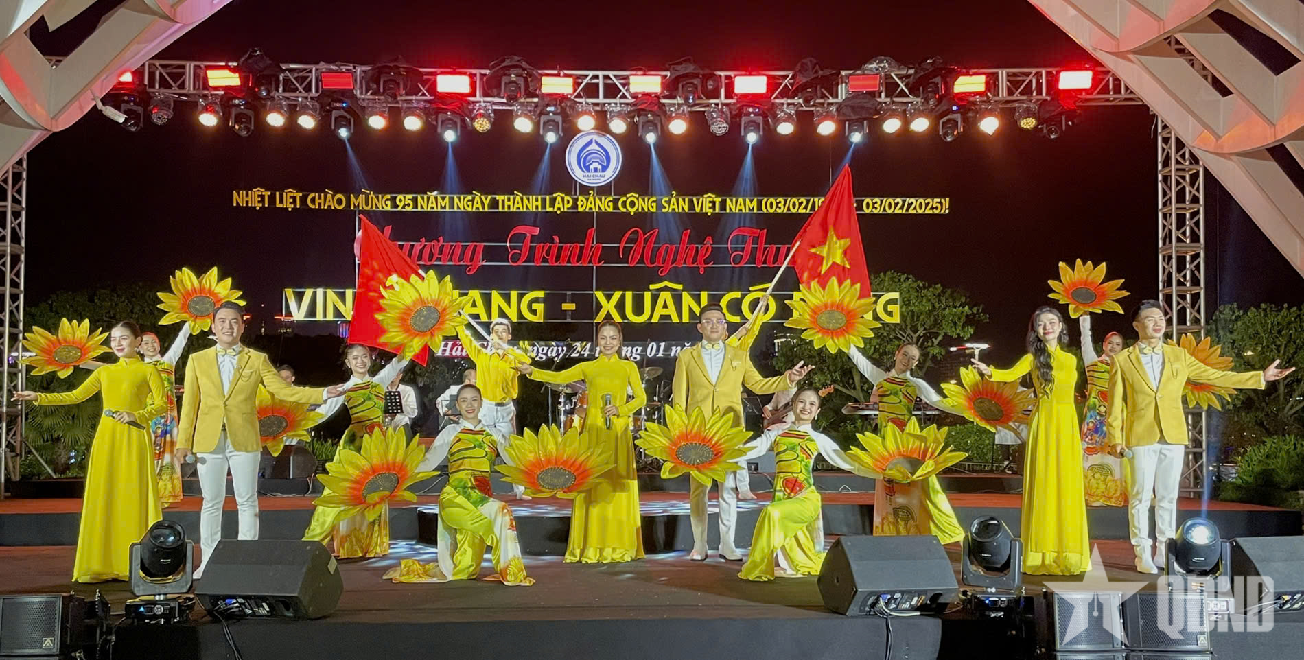 Sôi nổi chương trình nghệ thuật “Vinh quang - Xuân có Đảng” 