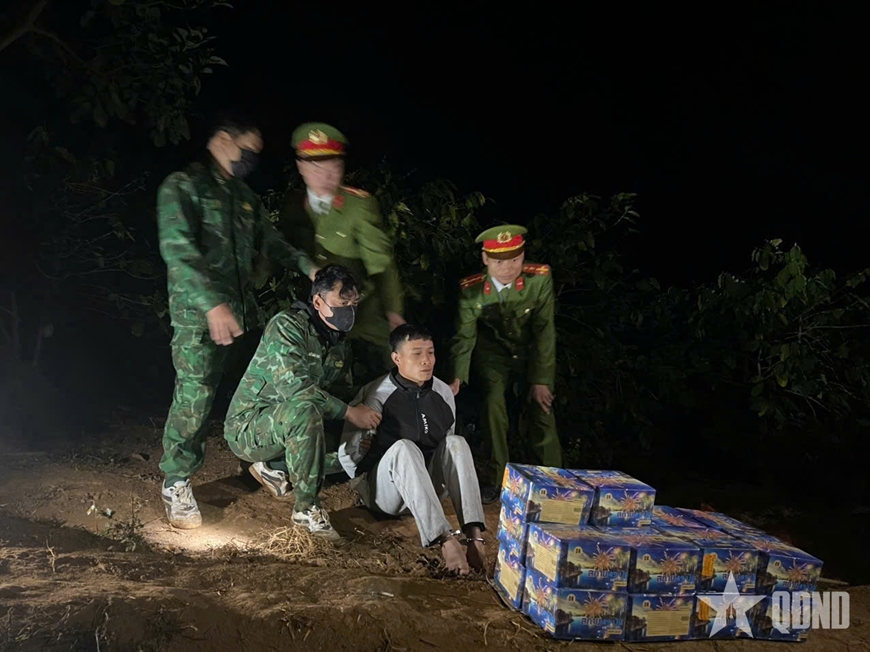 Bộ đội Biên phòng tỉnh Quảng Trị bắt đối tượng vận chuyển pháo hoa nổ qua biên giới