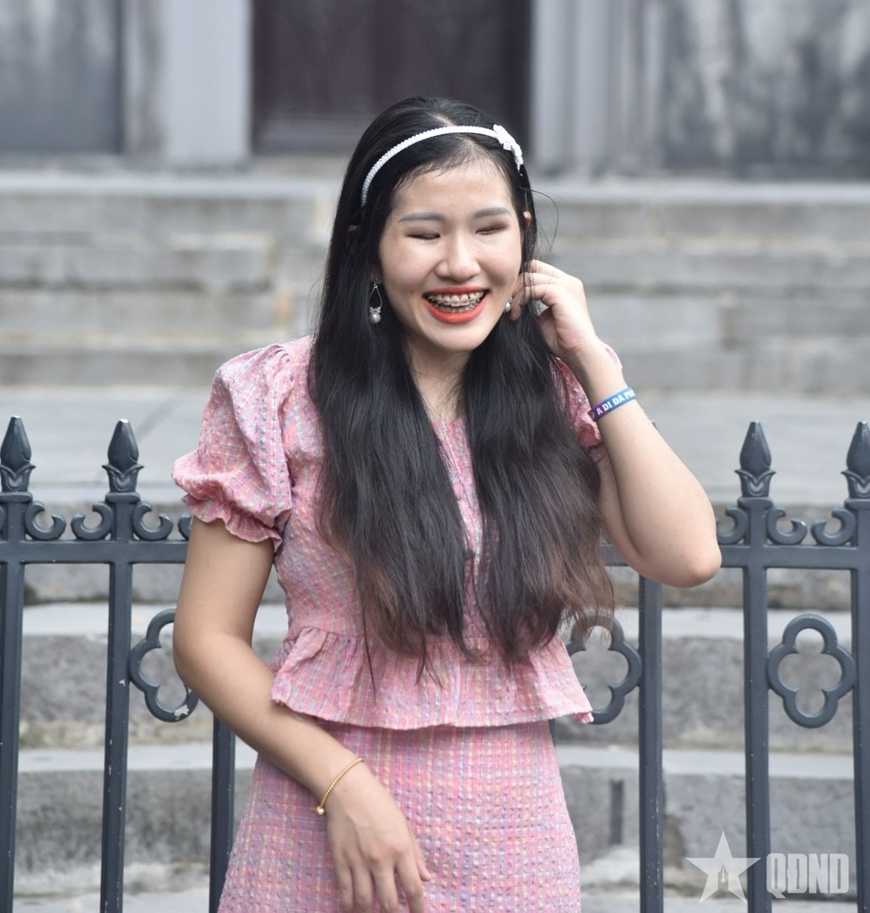 Hành trình không ngừng vươn lên của nữ sinh viên khiếm thị 