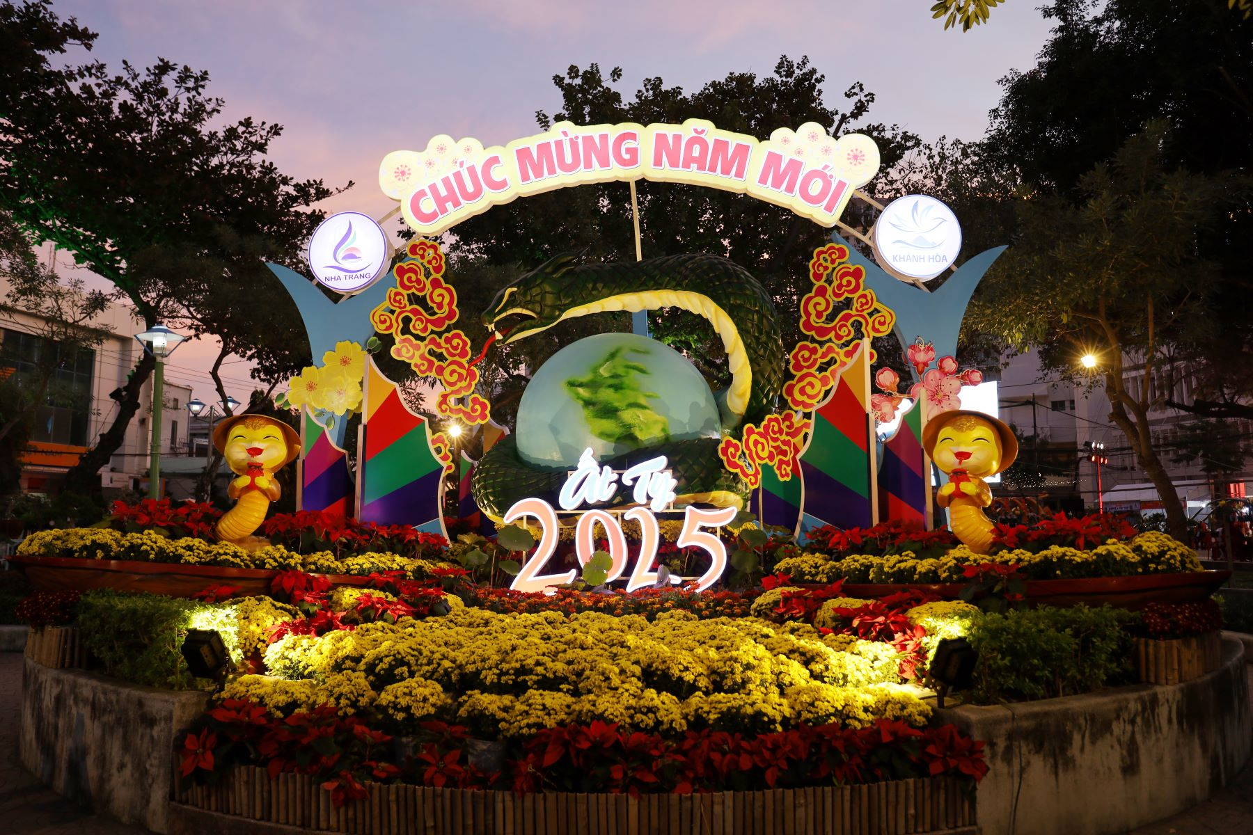 Nha Trang (Khánh Hòa) rực rỡ sắc màu đón Tết Ất Tỵ