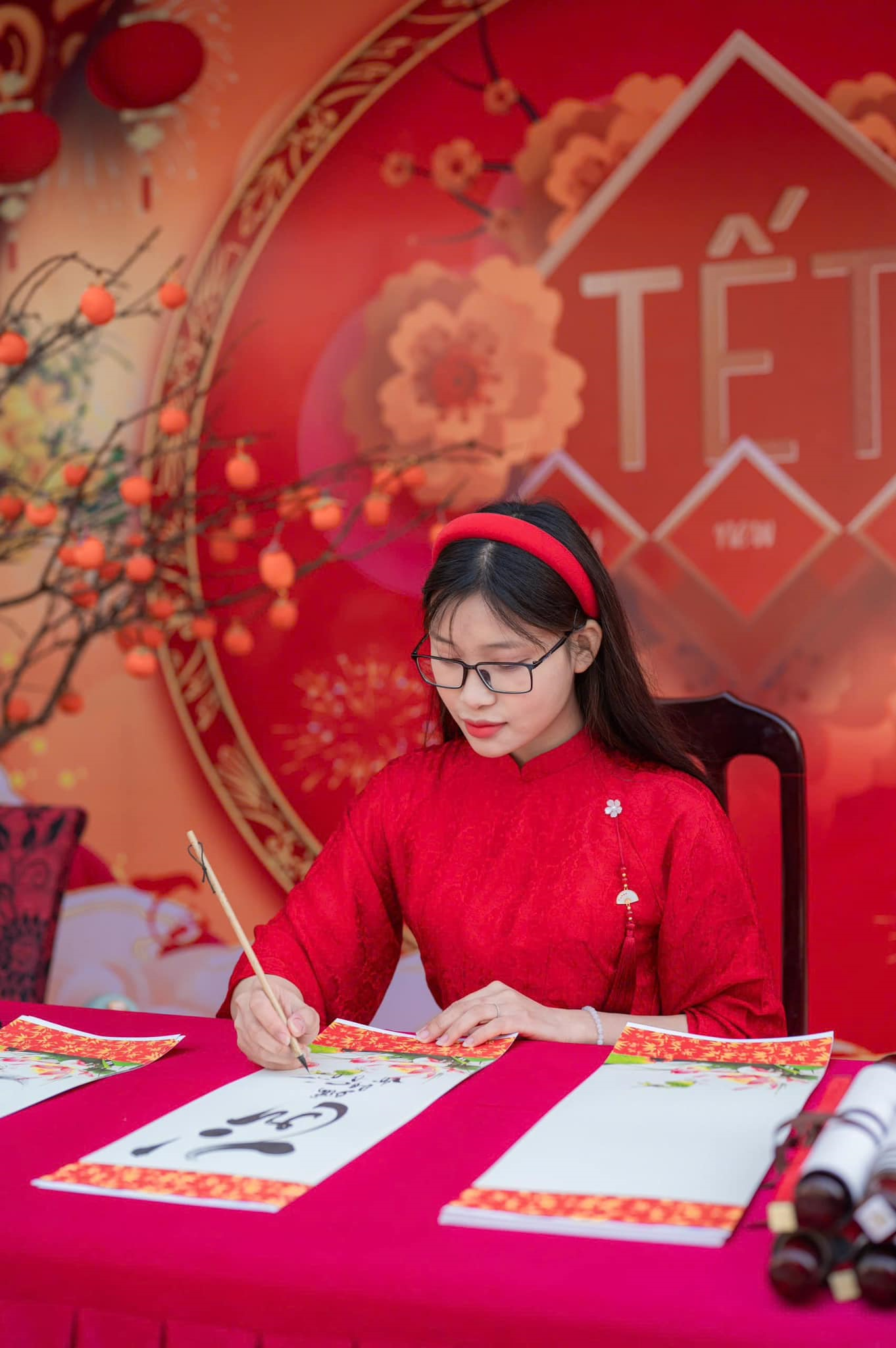 Thư pháp trong tay người trẻ: Truyền thống được 