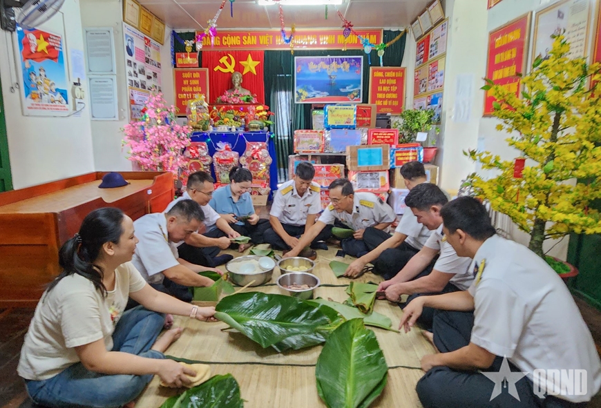 Mùa xuân trên biển xa