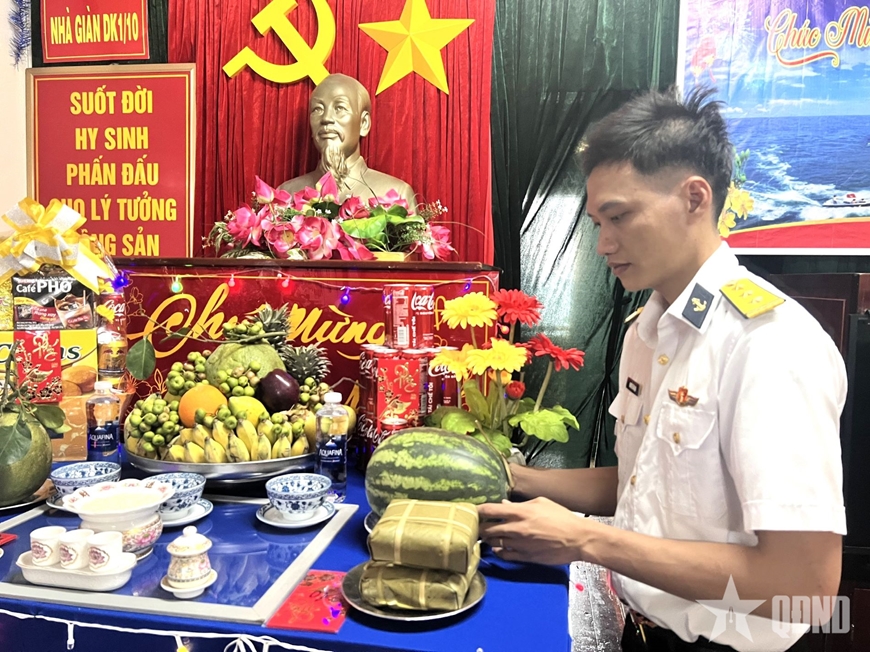 Mùa xuân trên biển xa