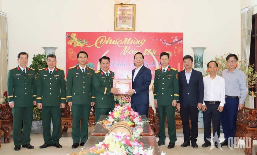 Đoàn công tác của Tỉnh ủy Đắk Nông chúc Tết cán bộ, chiến sĩ Bộ CHQS tỉnh