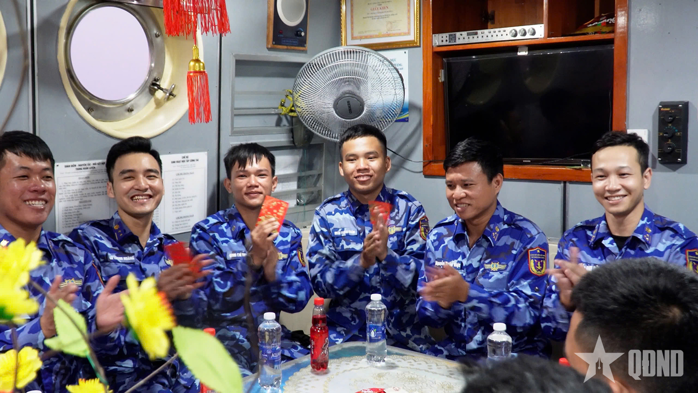 Tết xa nhà, gần Tổ quốc