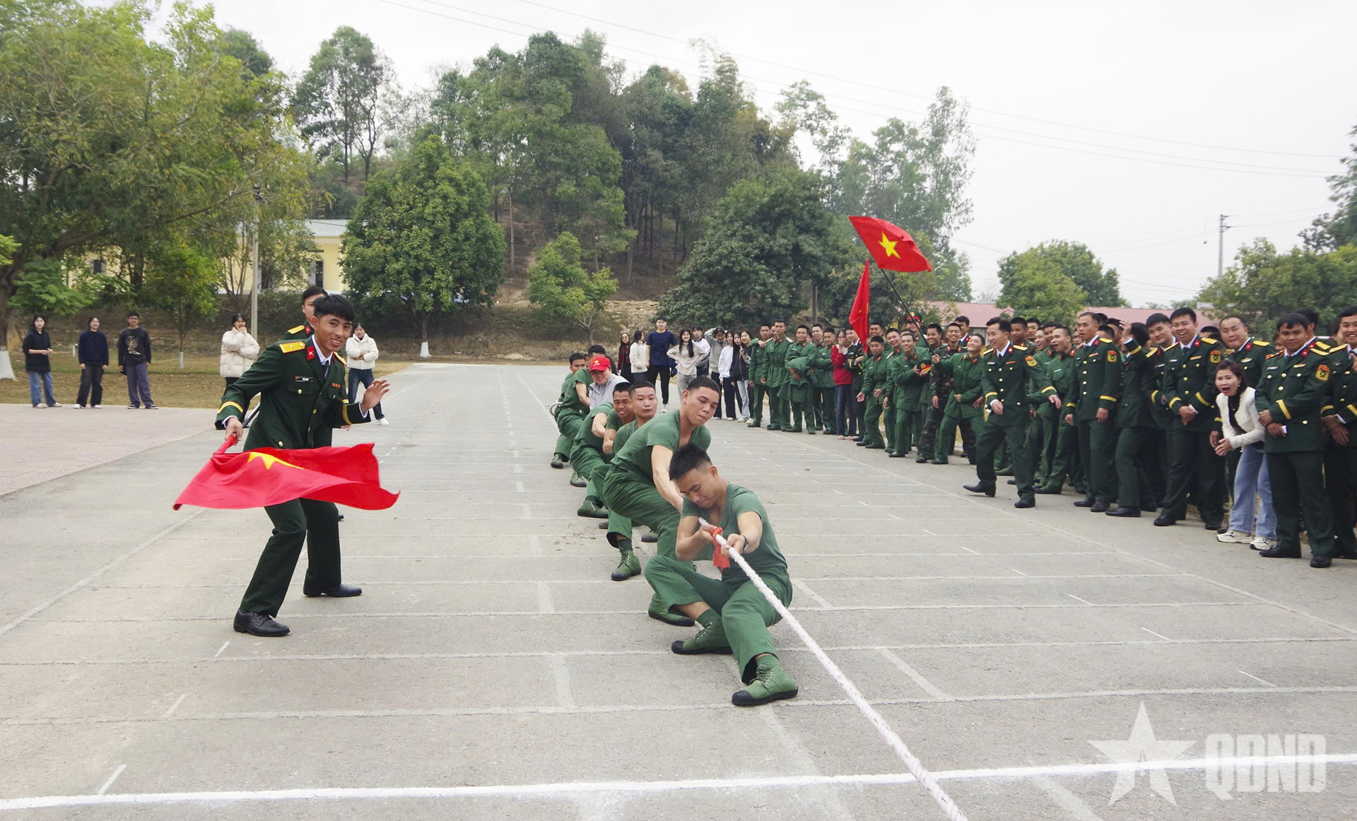 Ngày Tết rộn vang tiếng cười