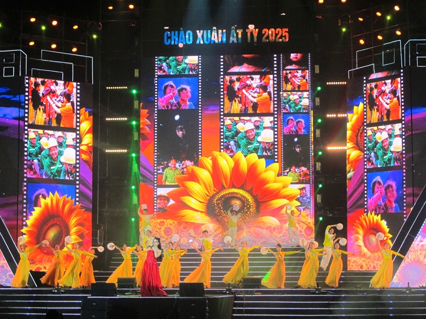 Đất nước vững bước vào kỷ nguyên mới