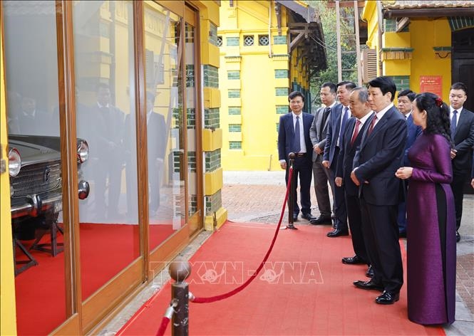 Chủ tịch nước Lương Cường dâng hương tưởng niệm Chủ tịch Hồ Chí Minh