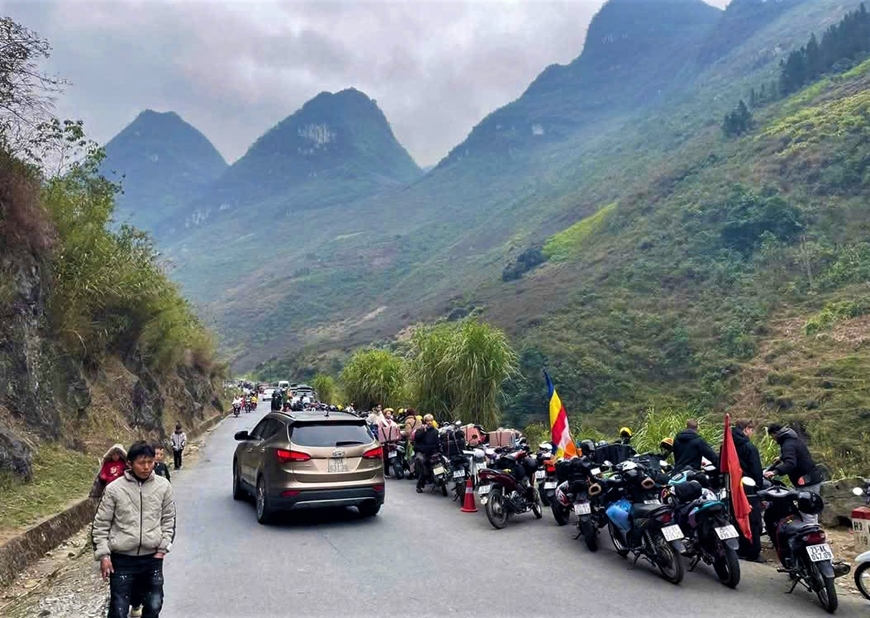 Du khách nườm nượp đến Hà Giang du xuân