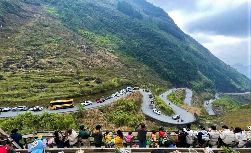 Du khách nườm nượp đến Hà Giang du xuân