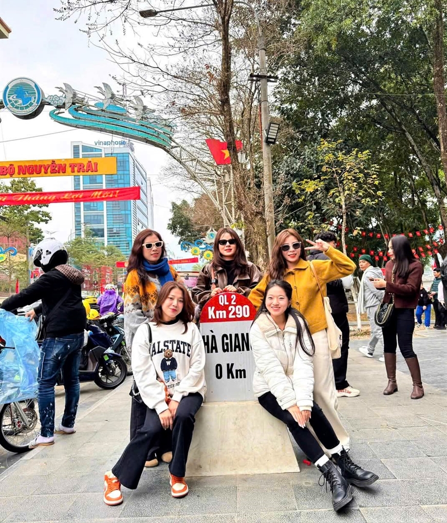 Du khách nườm nượp đến Hà Giang du xuân