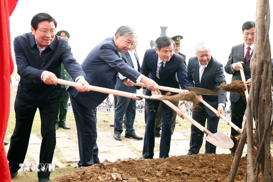 Tổng Bí thư Tô Lâm dự Lễ phát động Tết trồng cây “Đời đời nhớ ơn Bác Hồ” Xuân Ất Tỵ 2025 tại Ninh Bình