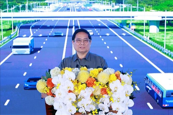 Thủ tướng dự Lễ khởi công dự án cao tốc TP Hồ Chí Minh - Thủ Dầu Một - Chơn Thành đoạn qua tỉnh Bình Dương