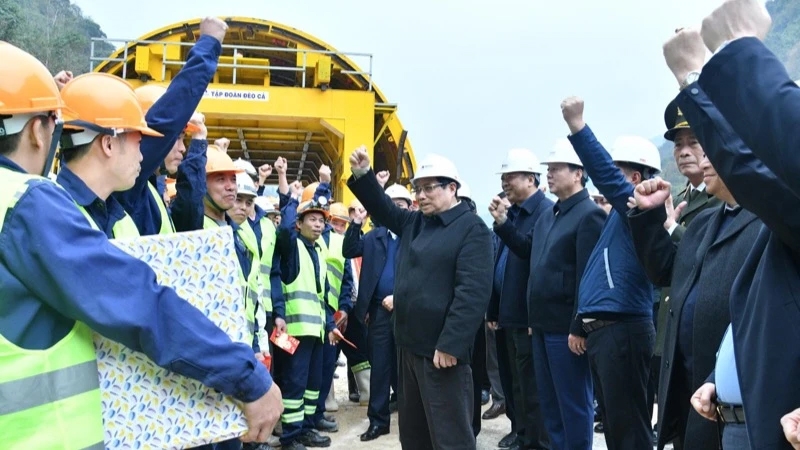 Thủ tướng Phạm Minh Chính thị sát, kiểm tra tình hình thi công Dự án cao tốc Đồng Đăng - Trà Lĩnh