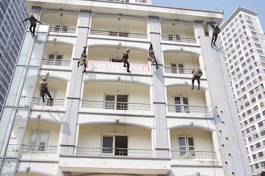 Đặc công thầm lặng sẵn sàng!