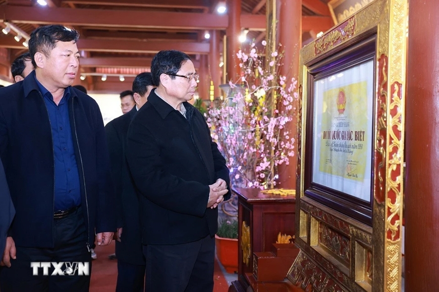 Thủ tướng Phạm Minh Chính dâng hương tại Nhà tưởng niệm Chủ tịch Hồ Chí Minh với chiến dịch Biên giới