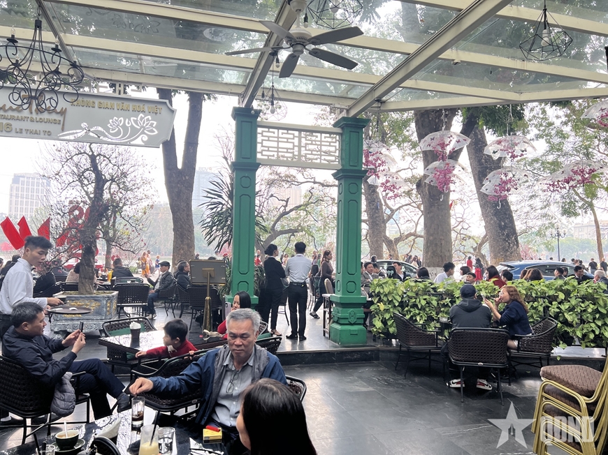 Hoạt động mua bán, tiêu dùng sôi động trở lại