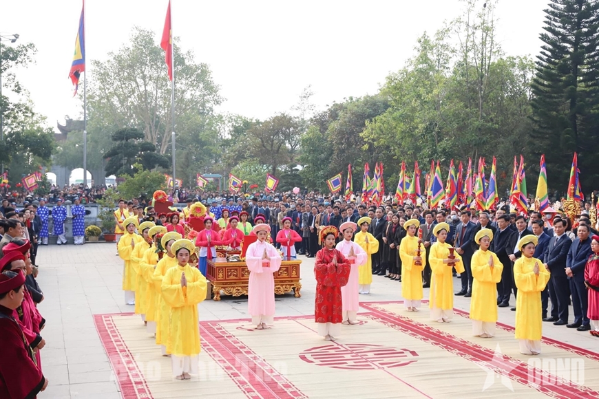 Người trẻ tìm về Tết cổ truyền