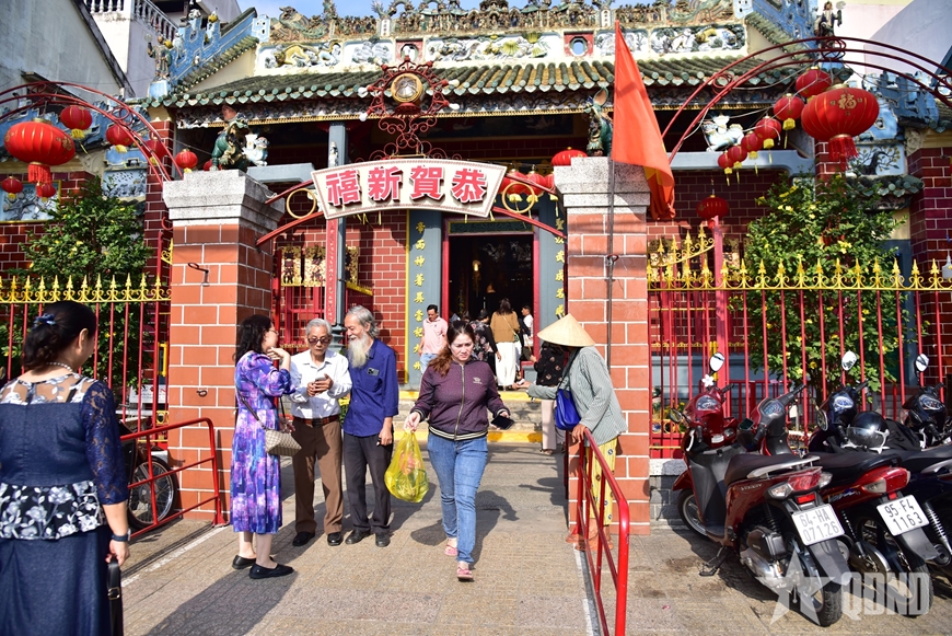 Cần Thơ: Hàng chục nghìn du khách đến Chùa Ông dịp Tết Nguyên đán