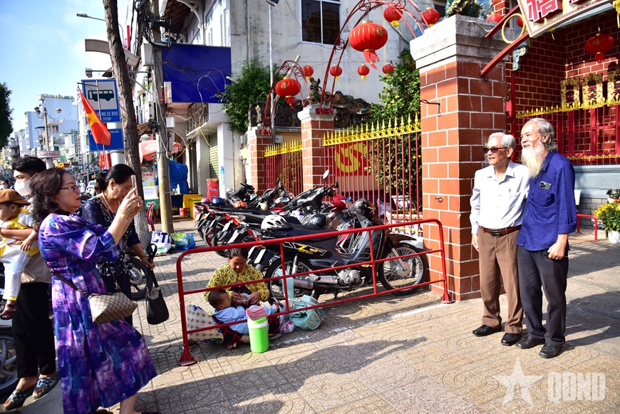 Cần Thơ: Hàng chục nghìn du khách đến Chùa Ông dịp Tết Nguyên đán