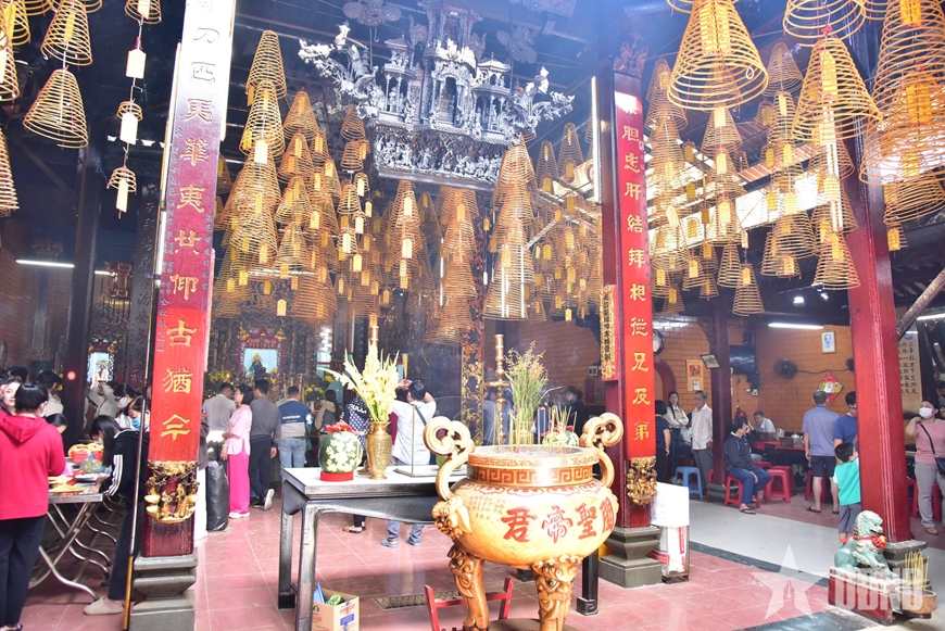 Cần Thơ: Hàng chục nghìn du khách đến Chùa Ông dịp Tết Nguyên đán