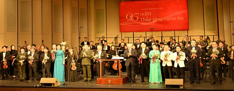 Tổng Bí thư Tô Lâm dự chương trình nghệ thuật đặc biệt “95 năm thắp sáng niềm tin”