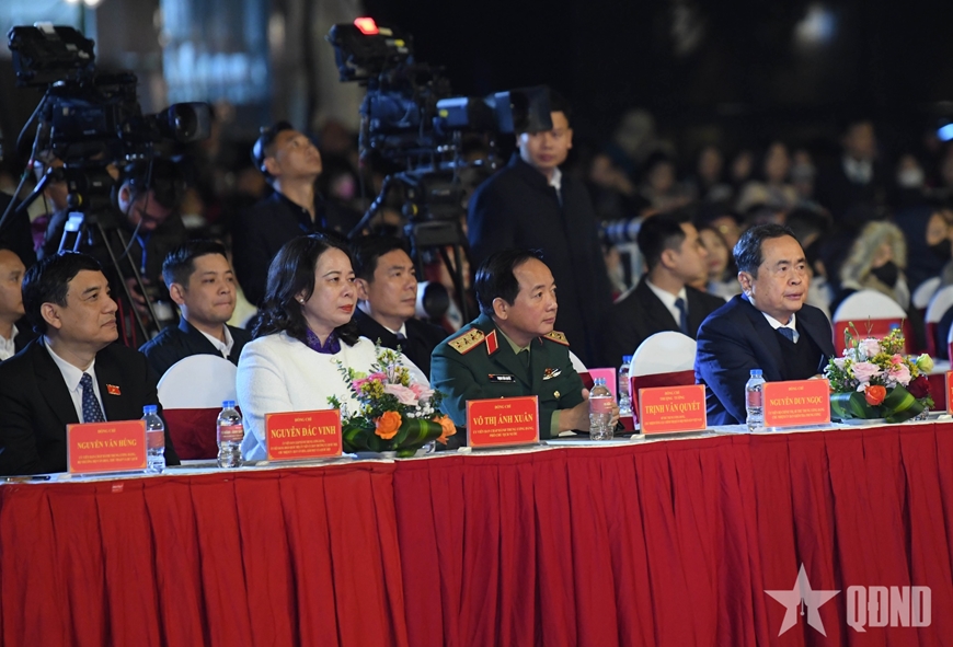 Chủ tịch Quốc hội Trần Thanh Mẫn dự Chương trình nghệ thuật đặc biệt "95 năm-Ánh sáng soi đường"