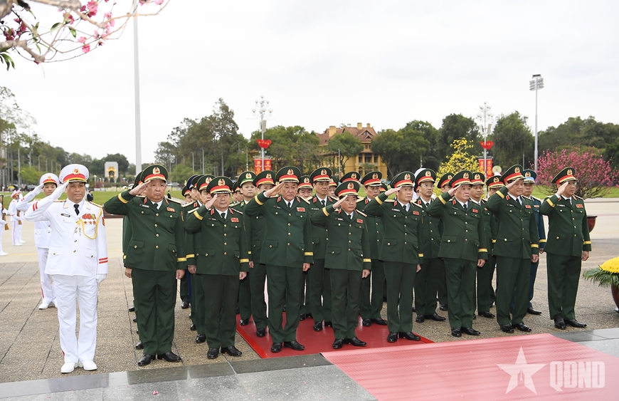 Lãnh đạo Đảng, Nhà nước, Quân đội vào Lăng viếng Chủ tịch Hồ Chí Minh và dâng hoa tưởng niệm các Anh hùng liệt sĩ