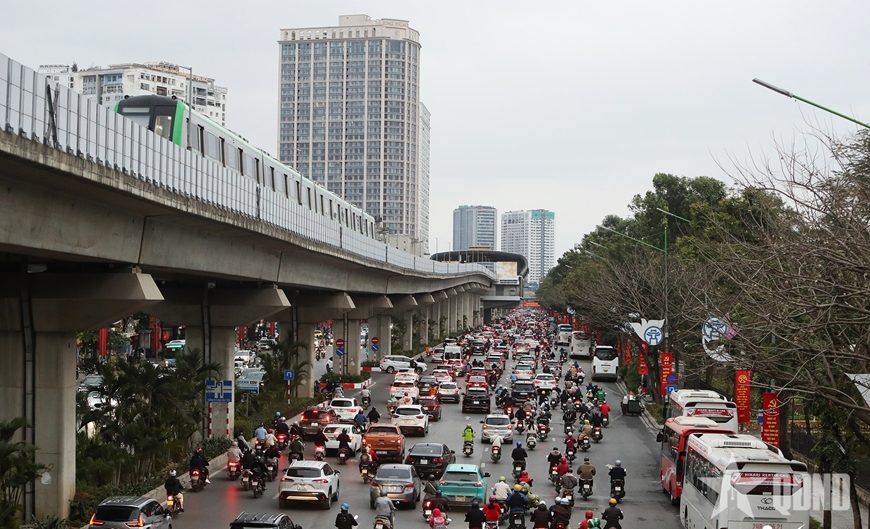 Hà Nội: Giao thông trong ngày đầu đi làm sau Tết