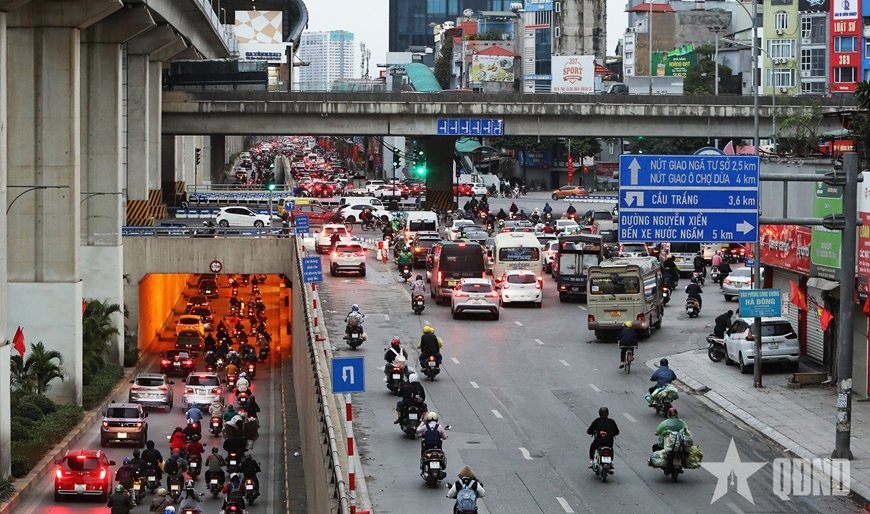 Hà Nội: Giao thông trong ngày đầu đi làm sau Tết