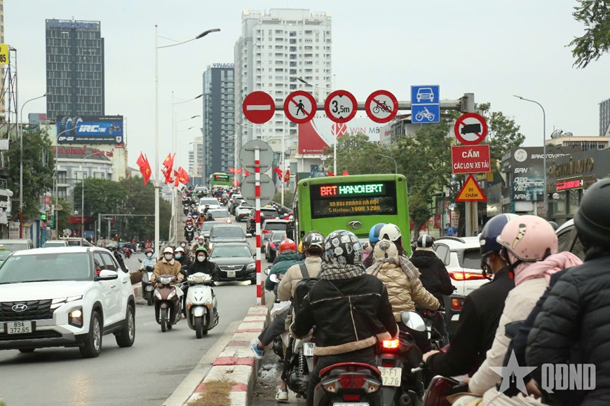 Hà Nội: Giao thông trong ngày đầu đi làm sau Tết