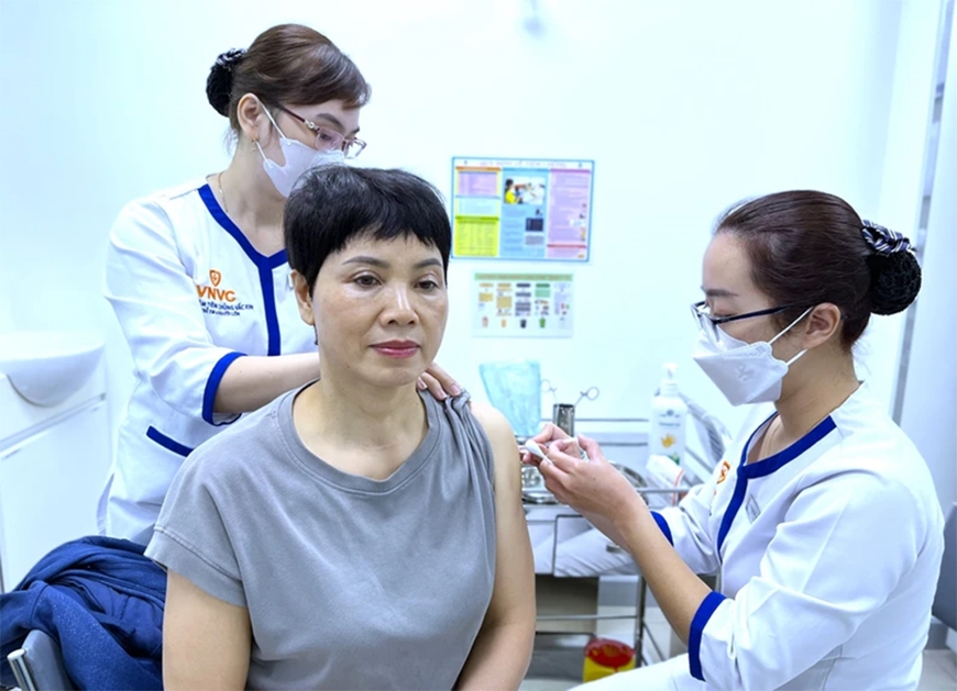 Có cần tiêm vaccine cúm mùa nhắc lại hằng năm?