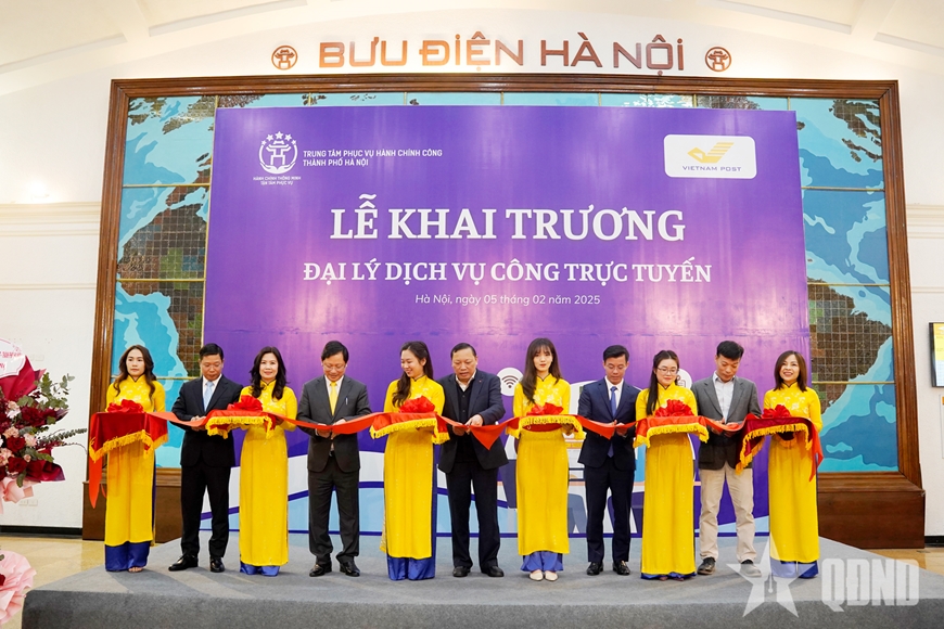 Người dân Hà Nội có thể đến bưu điện làm thủ tục hành chính