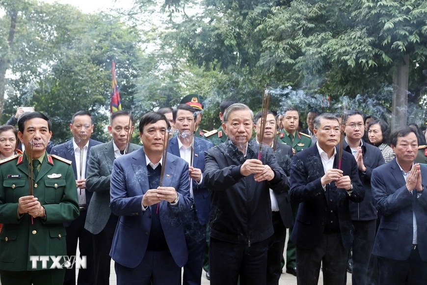 Tổng Bí thư Tô Lâm dâng hương tại Khu di tích lịch sử Quốc gia đặc biệt Đền Hùng