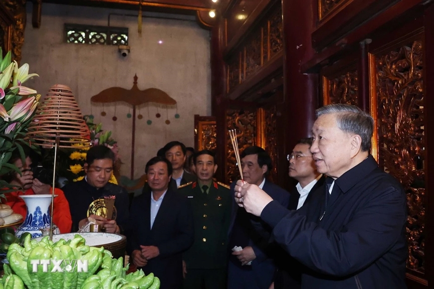 Tổng Bí thư Tô Lâm dâng hương tại Khu di tích lịch sử Quốc gia đặc biệt Đền Hùng