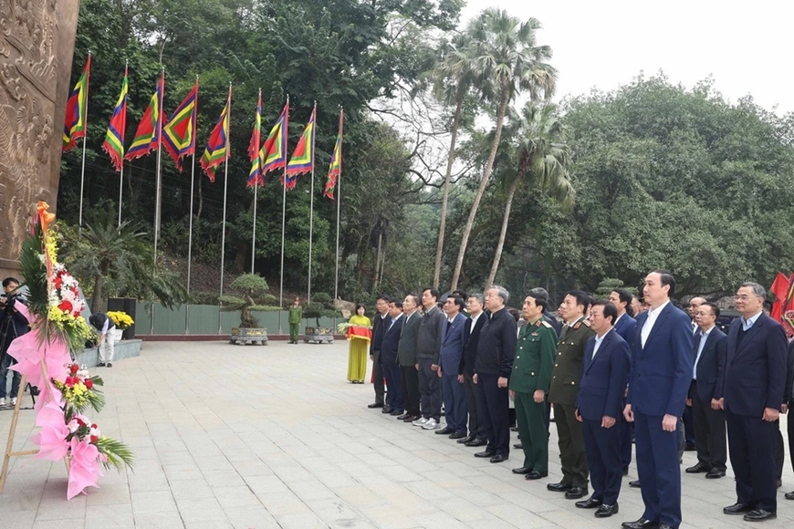 Tổng Bí thư Tô Lâm dâng hương tại Khu di tích lịch sử Quốc gia đặc biệt Đền Hùng