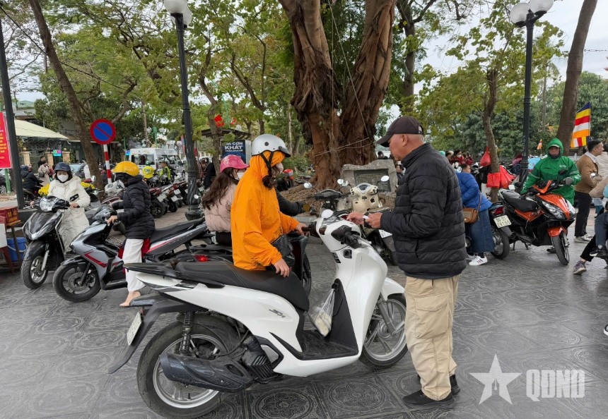 Kiểm soát giá vé gửi xe tại đền, chùa dịp đầu năm