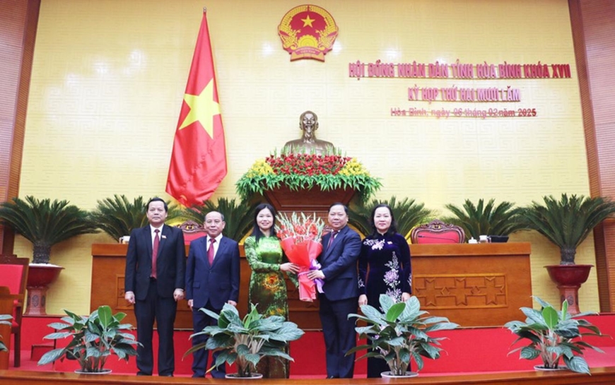 Đồng chí Bùi Thị Minh được bầu giữ chức Chủ tịch HĐND tỉnh Hòa Bình