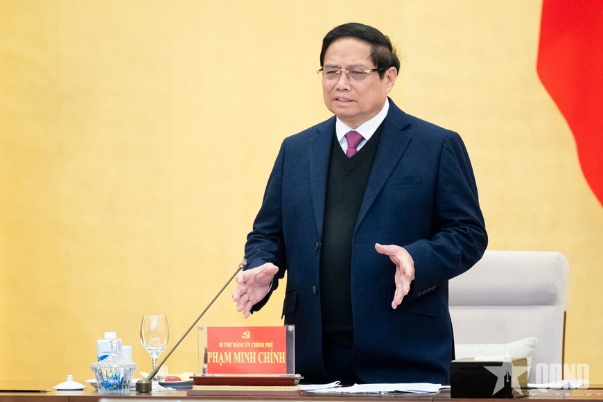 Đặt lợi ích quốc gia, dân tộc, lợi ích nhân dân lên trên hết, trước hết