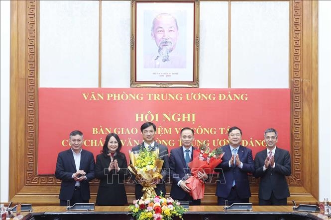 Tổng Bí thư dự Hội nghị bàn giao nhiệm vụ của Chánh Văn phòng Trung ương Đảng