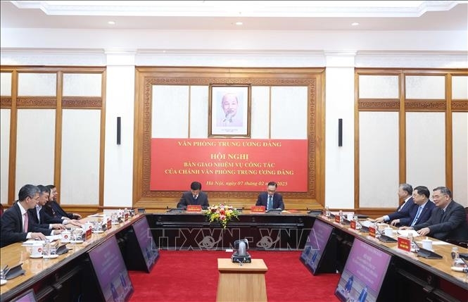 Tổng Bí thư dự Hội nghị bàn giao nhiệm vụ của Chánh Văn phòng Trung ương Đảng