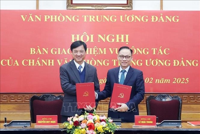 Tổng Bí thư dự Hội nghị bàn giao nhiệm vụ của Chánh Văn phòng Trung ương Đảng