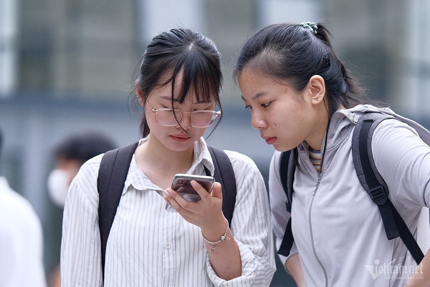 Thủ tướng yêu cầu xử lý nghiêm, công khai những trường hợp vi phạm quy định về tuyển sinh, dạy thêm, học thêm