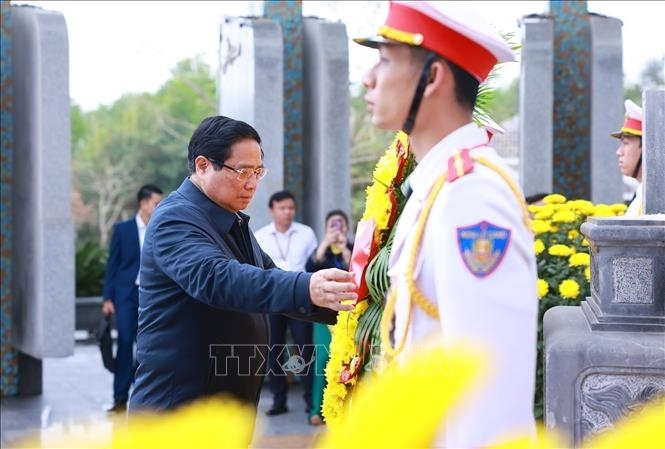 Thủ tướng Phạm Minh Chính dâng hương tưởng niệm các Anh hùng liệt sĩ tại Quảng Nam