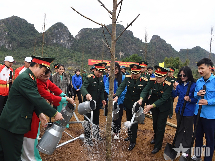 Đại tướng Phan Văn Giang dự Lễ phát động Tết trồng cây của Bộ Tổng Tham mưu