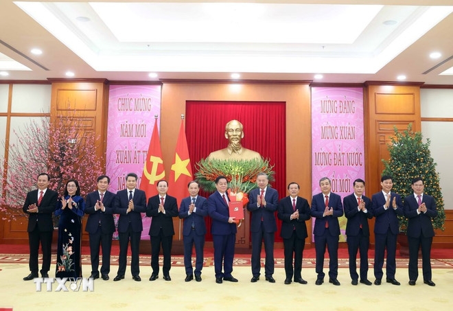 Tinh gọn bộ máy: Sắp xếp tổ chức, bố trí nhân sự bảo đảm đồng bộ trong cả hệ thống chính trị
