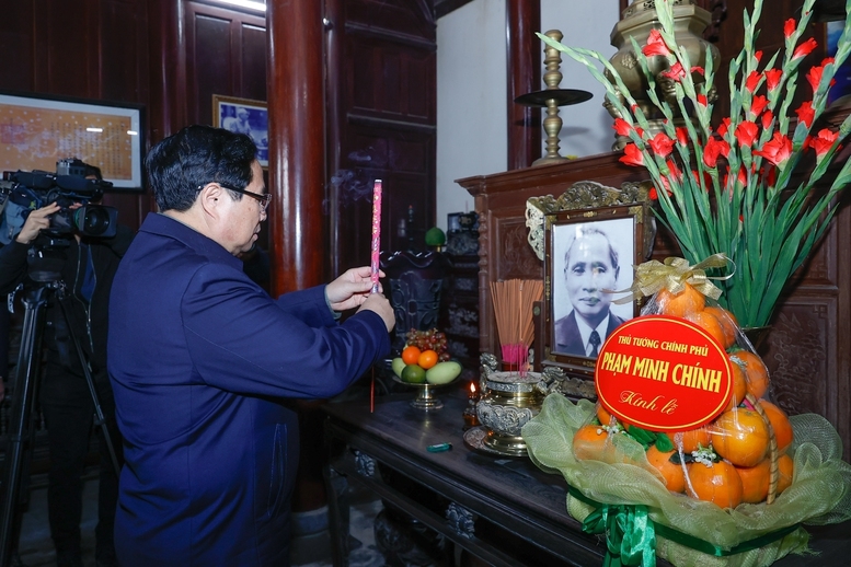 Thủ tướng Phạm Minh Chính dâng hương tưởng nhớ Thủ tướng Phạm Văn Đồng tại Quảng Ngãi