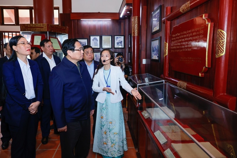 Thủ tướng Phạm Minh Chính dâng hương tưởng nhớ Thủ tướng Phạm Văn Đồng tại Quảng Ngãi