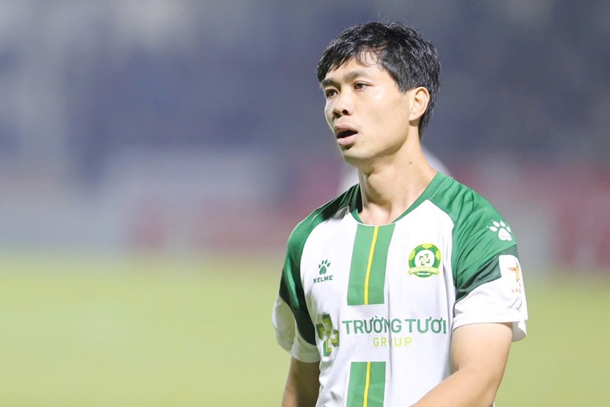 Công Phượng khiến thầy Kim Sang-sik thấp thỏm