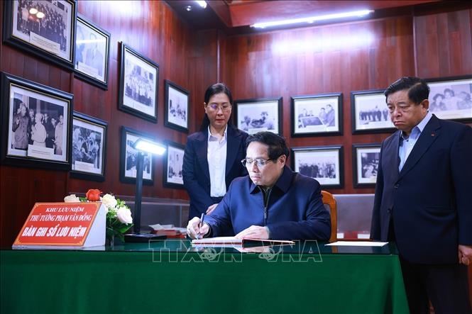 Thủ tướng Phạm Minh Chính dâng hương tưởng nhớ Thủ tướng Phạm Văn Đồng tại Quảng Ngãi